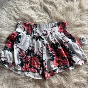Charlotte Russe Floral Women's Shorts - Pink and White